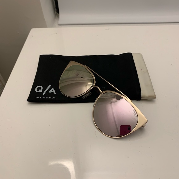 QUAY aviator sunglasses with case - Picture 3 of 6
